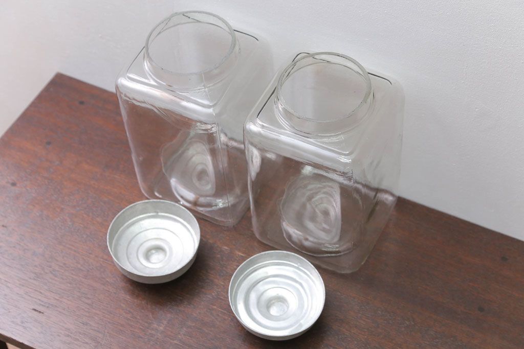 アンティーク雑貨　昭和レトロ　古い駄菓子屋のアンティークガラス瓶(ビン)2個セット