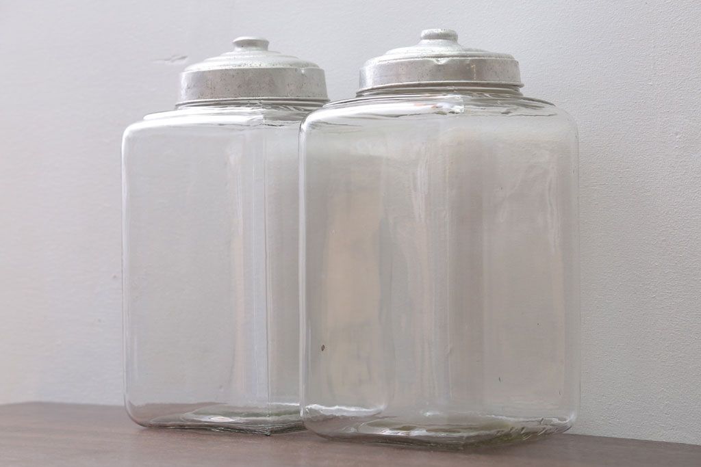 アンティーク雑貨　昭和レトロ　古い駄菓子屋のアンティークガラス瓶(ビン)2個セット