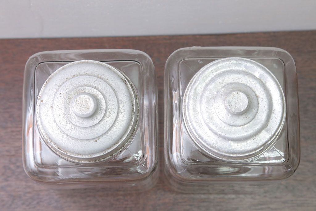 アンティーク雑貨　昭和レトロ　古い駄菓子屋のアンティークガラス瓶(ビン)2個セット