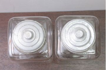 アンティーク雑貨　昭和レトロ　古い駄菓子屋のアンティークガラス瓶(ビン)2個セット