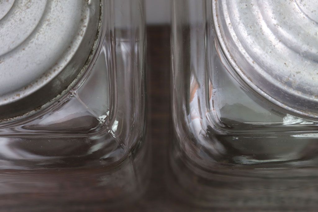 アンティーク雑貨　昭和レトロ　古い駄菓子屋のアンティークガラス瓶(ビン)2個セット