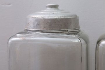 アンティーク雑貨　昭和レトロ　古い駄菓子屋のアンティークガラス瓶(ビン)2個セット
