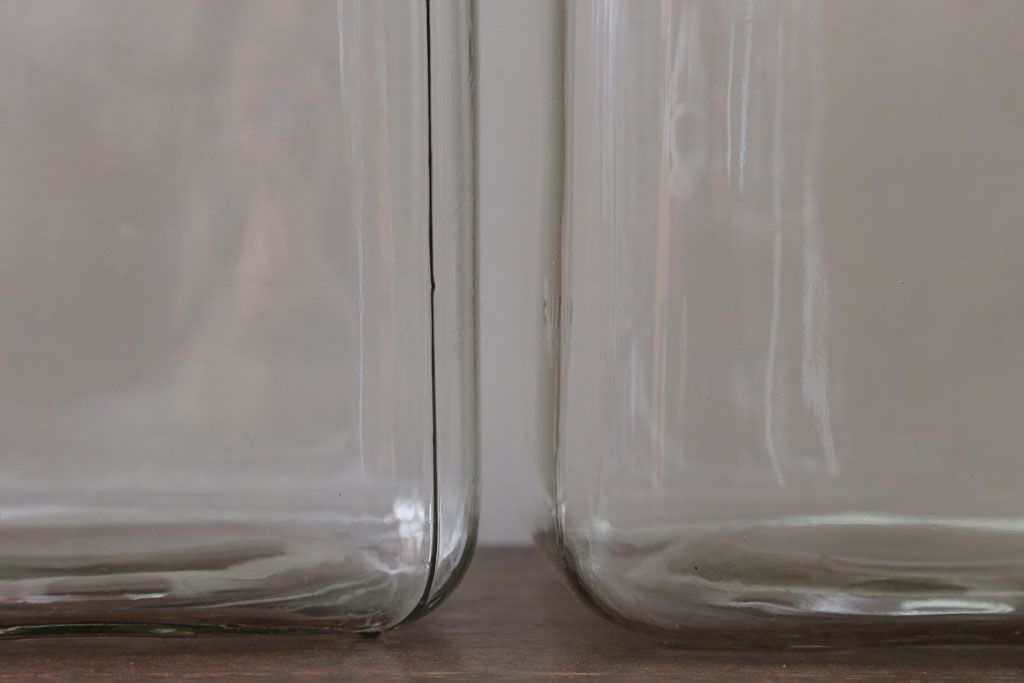 アンティーク雑貨　昭和レトロ　古い駄菓子屋のアンティークガラス瓶(ビン)2個セット