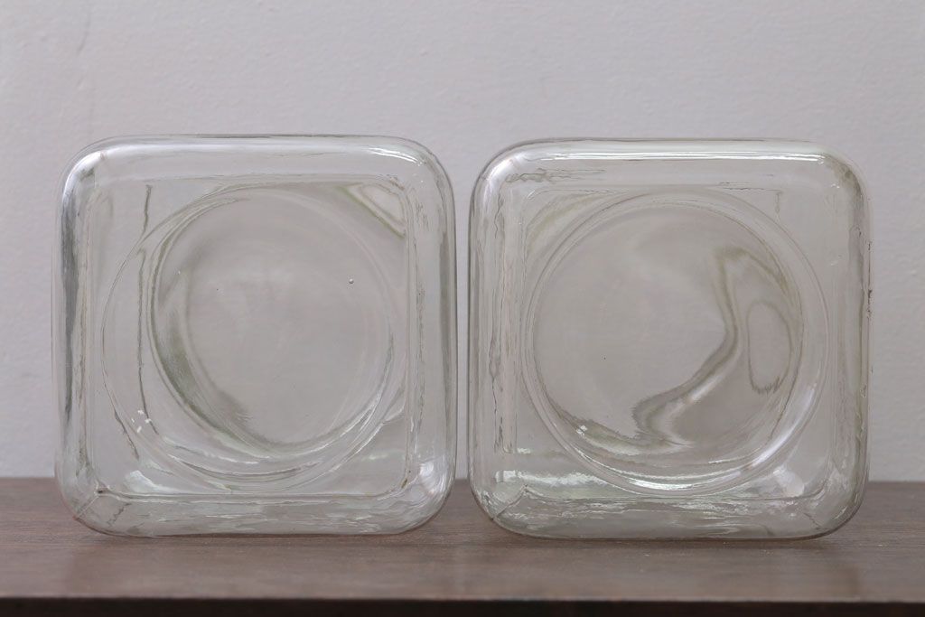 アンティーク雑貨　昭和レトロ　古い駄菓子屋のアンティークガラス瓶(ビン)2個セット