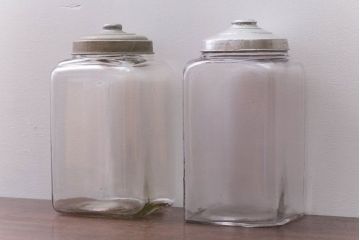 アンティーク雑貨　昭和レトロ　古い駄菓子屋のアンティークガラス瓶(ビン)2個セット(2)