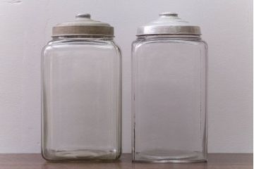 アンティーク雑貨　昭和レトロ　古い駄菓子屋のアンティークガラス瓶(ビン)2個セット(2)