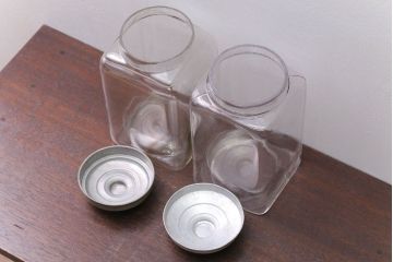 アンティーク雑貨　昭和レトロ　古い駄菓子屋のアンティークガラス瓶(ビン)2個セット(2)