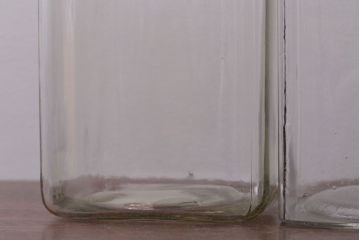 アンティーク雑貨　昭和レトロ　古い駄菓子屋のアンティークガラス瓶(ビン)2個セット(2)