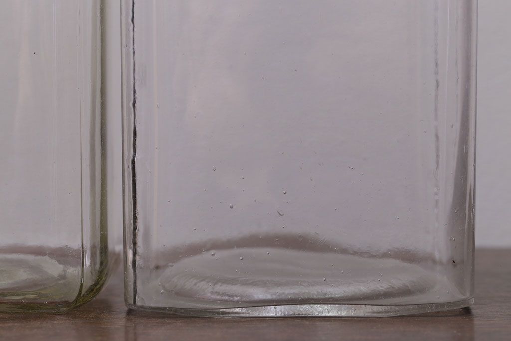 アンティーク雑貨　昭和レトロ　古い駄菓子屋のアンティークガラス瓶(ビン)2個セット(2)