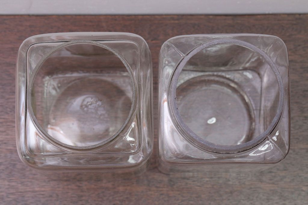 アンティーク雑貨　昭和レトロ　古い駄菓子屋のアンティークガラス瓶(ビン)2個セット(2)