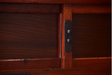 アンティーク家具　古民具・骨董　江戸期　前面欅材のかくし付きアンティーク車箪笥(帳場箪笥)