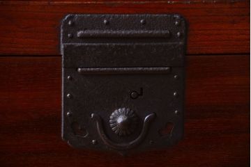 アンティーク家具　古民具・骨董　江戸期　前面欅材のかくし付きアンティーク車箪笥(帳場箪笥)