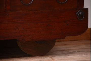 アンティーク家具　古民具・骨董　江戸期　前面欅材のかくし付きアンティーク車箪笥(帳場箪笥)