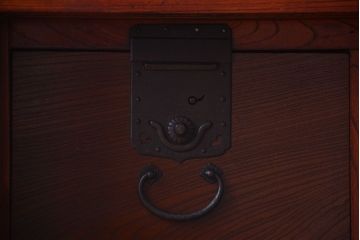 アンティーク家具　古民具・骨董　江戸期　前面欅材のかくし付きアンティーク車箪笥(帳場箪笥)