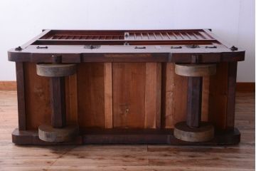 アンティーク家具　古民具・骨董　江戸期　前面欅材のかくし付きアンティーク車箪笥(帳場箪笥)