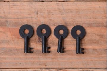 アンティーク家具　古民具・骨董　江戸期　前面欅材のかくし付きアンティーク車箪笥(帳場箪笥)