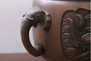 アンティーク雑貨　古民具・骨董　在銘　彫金が見事な真鍮火鉢(古銅)