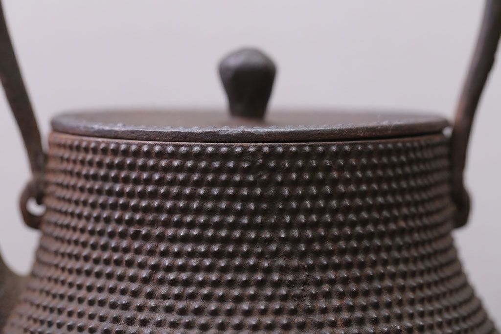 アンティーク雑貨　古民具・骨董　古い富士形あられ鉄瓶(三巌堂?)