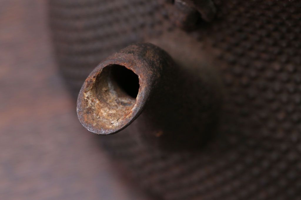 アンティーク雑貨　古民具・骨董　古い富士形あられ鉄瓶(三巌堂?)