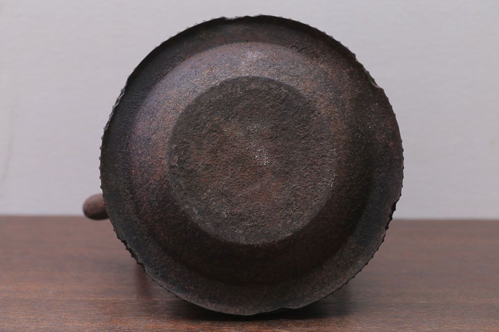 アンティーク雑貨　古民具・骨董　古い富士形あられ鉄瓶(三巌堂?)