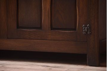 ヴィンテージ家具　イギリスビンテージ　ステンドグラス入り!エルム材製の上質なカップボード(収納棚・食器棚)