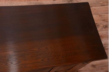 ヴィンテージ家具　イギリスビンテージ　ステンドグラス入り!エルム材製の上質なカップボード(収納棚・食器棚)