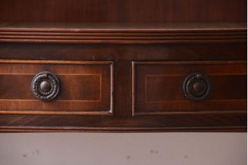 アンティーク家具　イギリスアンティーク　エレガントなデスク