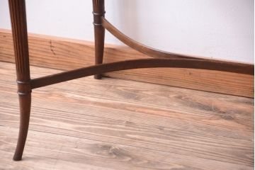 アンティーク家具　イギリスアンティーク　エレガントなデスク