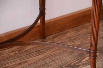 アンティーク家具　イギリスアンティーク　エレガントなデスク