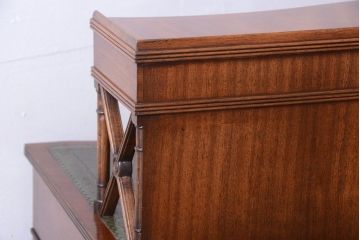 アンティーク家具　イギリスアンティーク　エレガントなデスク