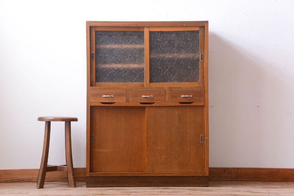 レトロ家具　昭和レトロ　デザインガラス戸!古い木のアンティーク食器棚