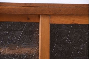 レトロ家具　昭和レトロ　デザインガラス戸!古い木のアンティーク食器棚