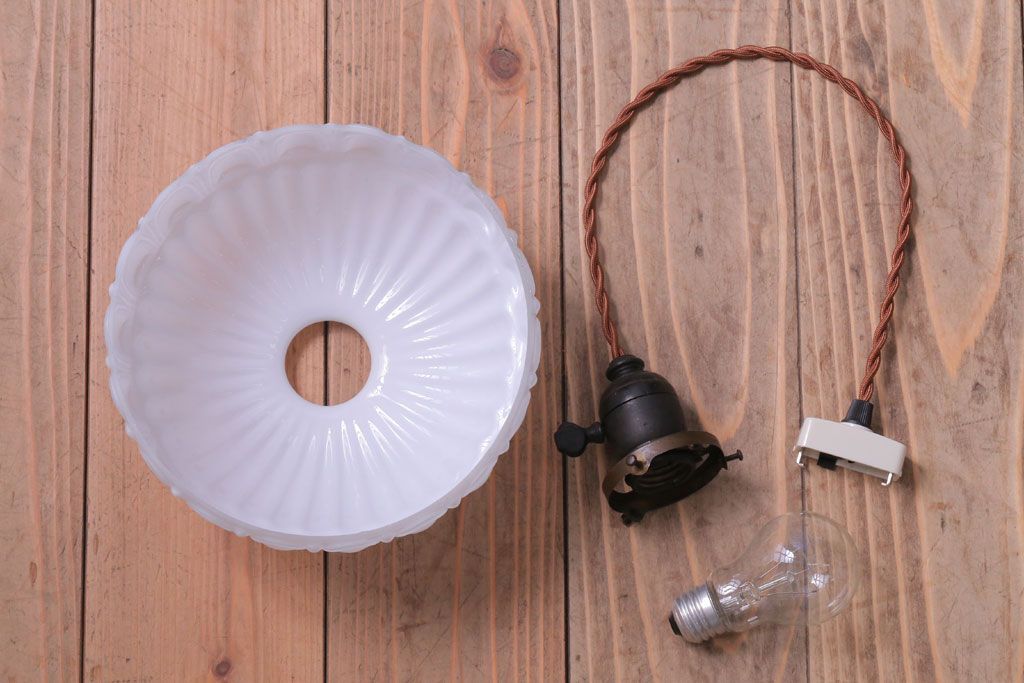 アンティーク　内被せガラスシェードのペンダントライト