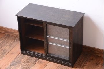 アンティーク家具　和製アンティーク　古い木の小ぶりなデザインガラス入り戸棚(収納棚)