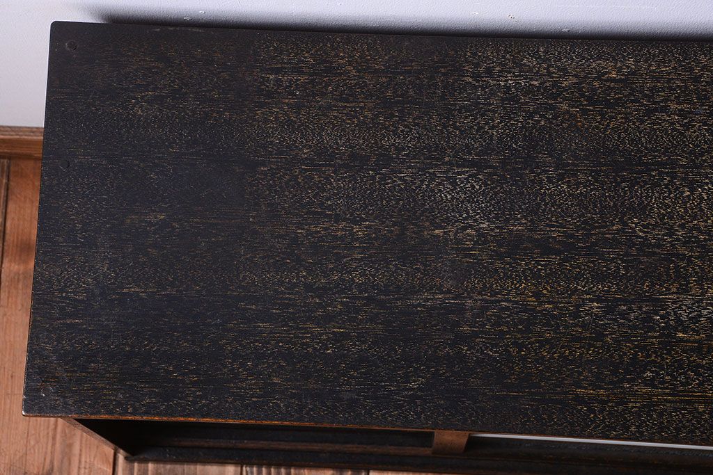 アンティーク家具　和製アンティーク　古い木の小ぶりなデザインガラス入り戸棚(収納棚)