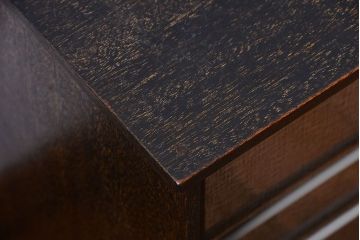 アンティーク家具　和製アンティーク　古い木の小ぶりなデザインガラス入り戸棚(収納棚)