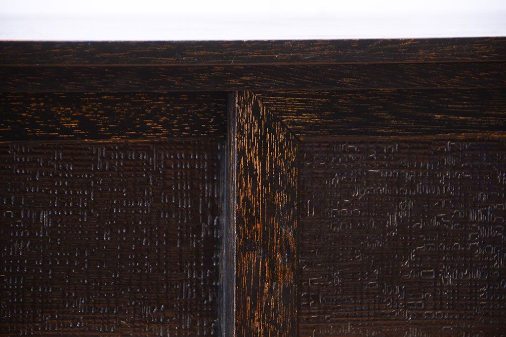 アンティーク家具　和製アンティーク　古い木の小ぶりなデザインガラス入り戸棚(収納棚)