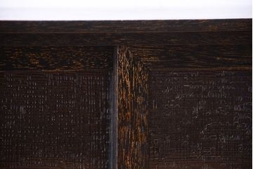 アンティーク家具　和製アンティーク　古い木の小ぶりなデザインガラス入り戸棚(収納棚)