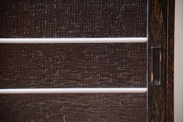 アンティーク家具　和製アンティーク　古い木の小ぶりなデザインガラス入り戸棚(収納棚)