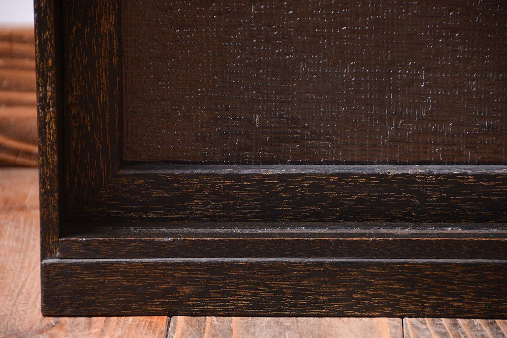 アンティーク家具　和製アンティーク　古い木の小ぶりなデザインガラス入り戸棚(収納棚)