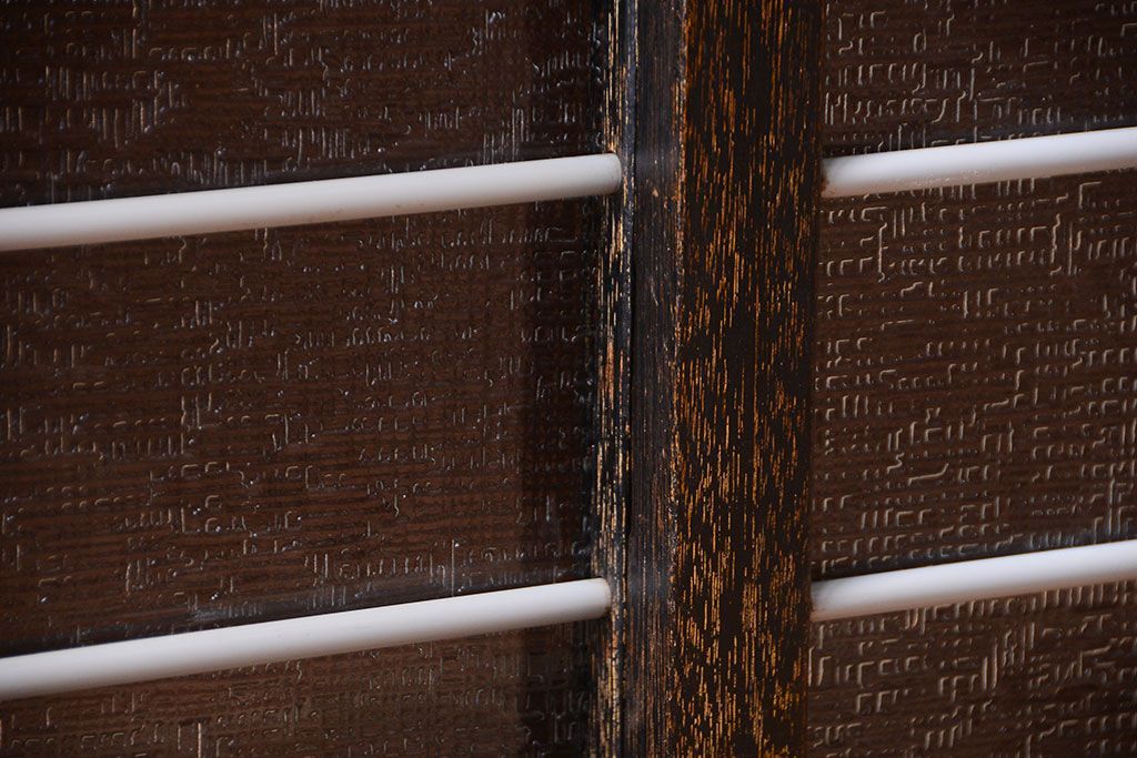 アンティーク家具　和製アンティーク　古い木の小ぶりなデザインガラス入り戸棚(収納棚)