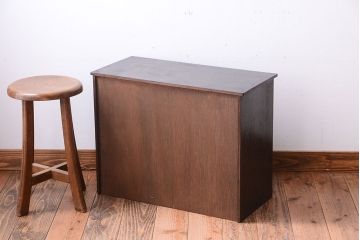 アンティーク家具　和製アンティーク　古い木の小ぶりなデザインガラス入り戸棚(収納棚)