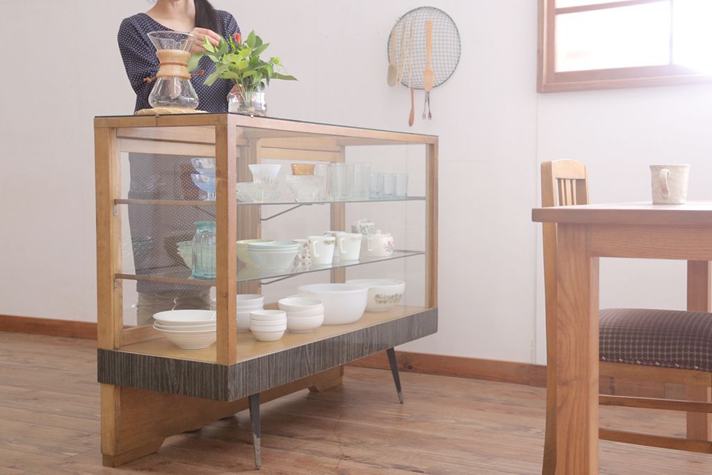 ヴィンテージ家具　昭和レトロ　鉄脚付きビンテージガラスケース(ショーケース)(2)