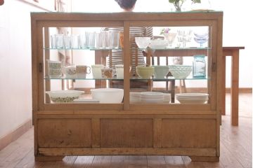 ヴィンテージ家具　昭和レトロ　鉄脚付きビンテージガラスケース(ショーケース)(2)