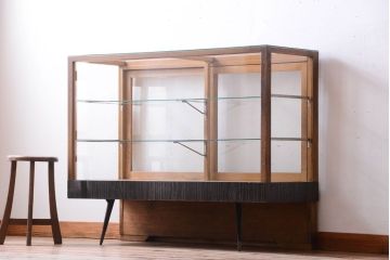 ヴィンテージ家具　昭和レトロ　鉄脚付きビンテージガラスケース(ショーケース)(2)