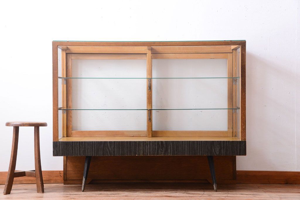 ヴィンテージ家具　昭和レトロ　鉄脚付きビンテージガラスケース(ショーケース)(2)