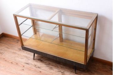 ヴィンテージ家具　昭和レトロ　鉄脚付きビンテージガラスケース(ショーケース)(2)