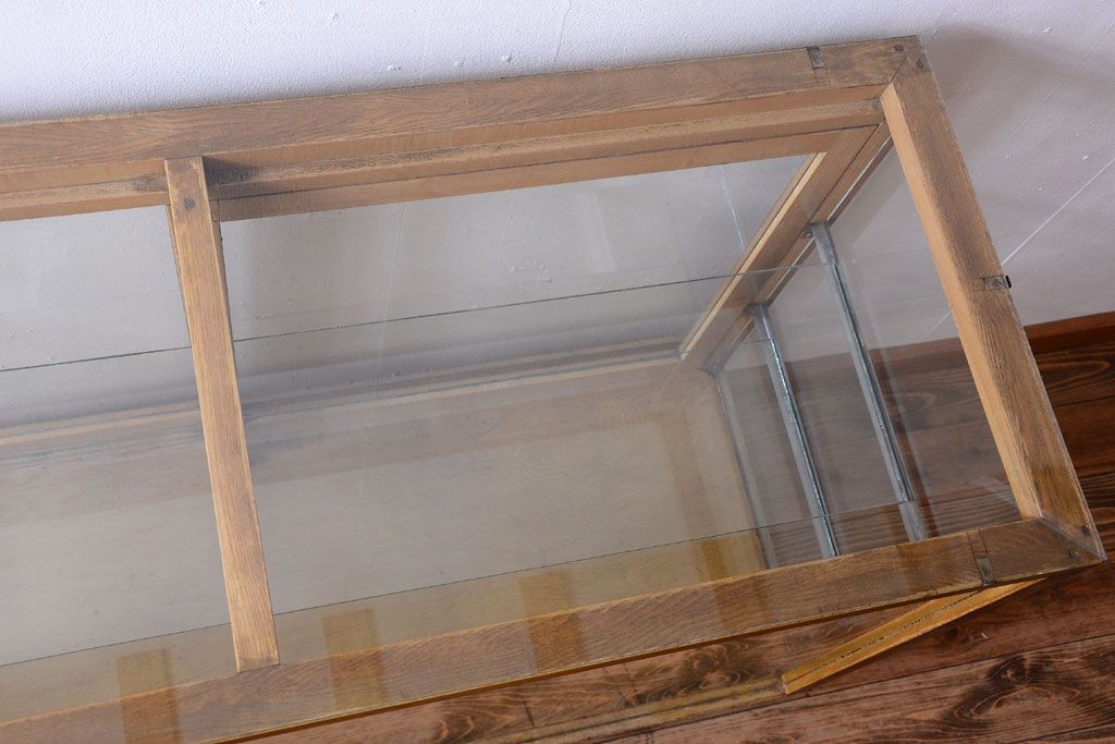 ヴィンテージ家具　昭和レトロ　鉄脚付きビンテージガラスケース(ショーケース)(2)