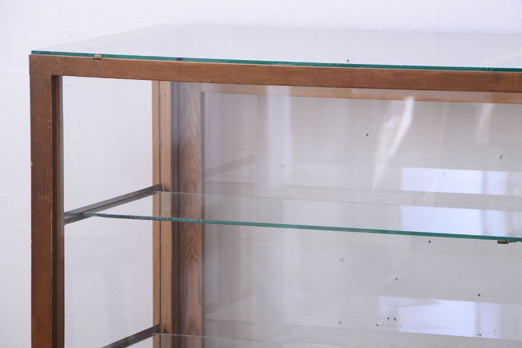 ヴィンテージ家具　昭和レトロ　鉄脚付きビンテージガラスケース(ショーケース)(2)