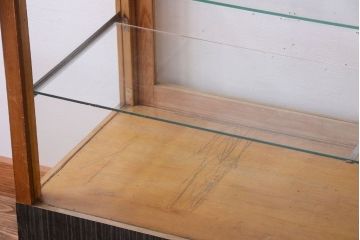ヴィンテージ家具　昭和レトロ　鉄脚付きビンテージガラスケース(ショーケース)(2)